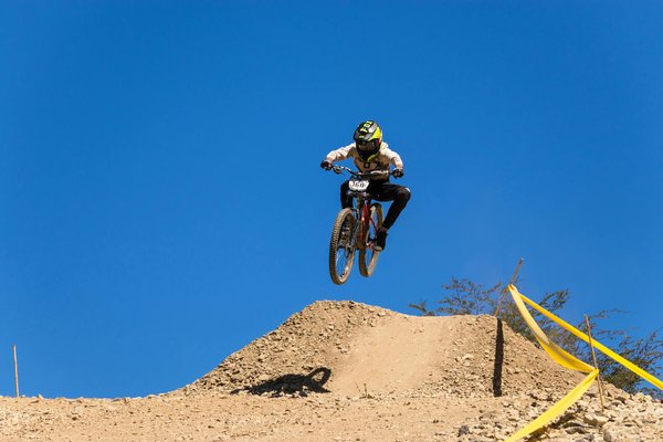 Découvrez le paragliding dans les paysages d'annecy